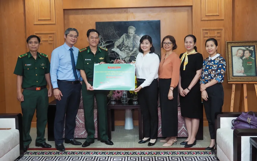 Tặng bằng khen cho Báo SGGP vì có nhiều thành tích tuyên truyền về Bộ đội Biên phòng phòng, chống dịch Covid-19 ảnh 2