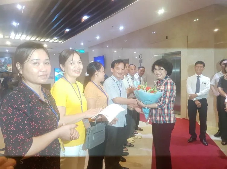 Đón đoàn già làng, trưởng bản tiêu biểu vùng biên giới - lịch sử cách mạng các tỉnh phía Bắc tham quan TPHCM     ảnh 2