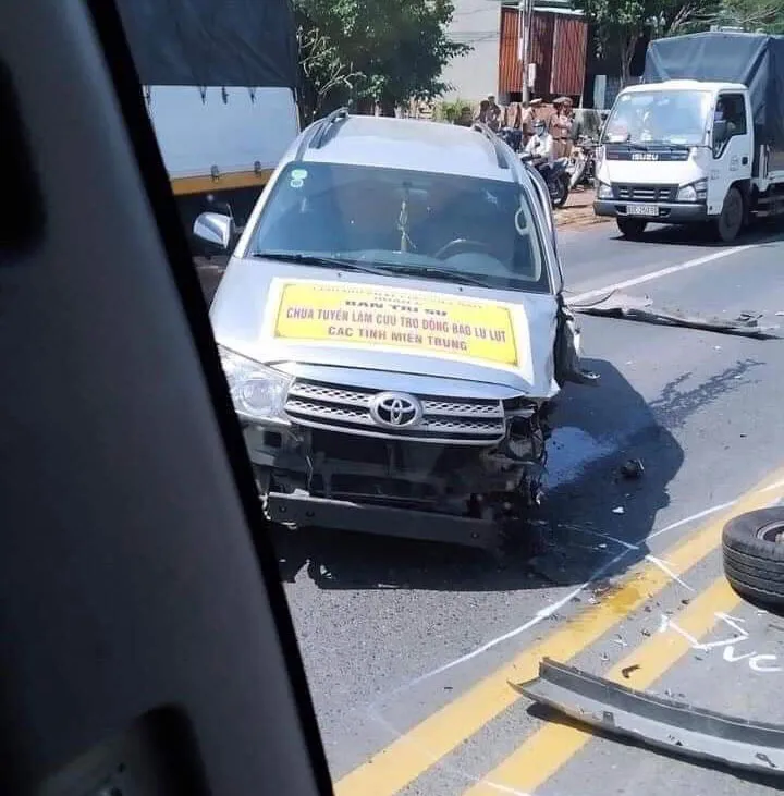 Đoàn cứu trợ của Giáo hội Phật giáo Việt Nam quận 6 gặp tai nạn giao thông, một người tử vong ảnh 1