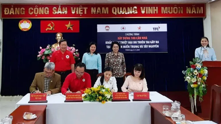 Xây dựng 100 căn “Nhà đoàn kết yêu thương” tặng đồng bào miền Trung, Tây Nguyên ảnh 1