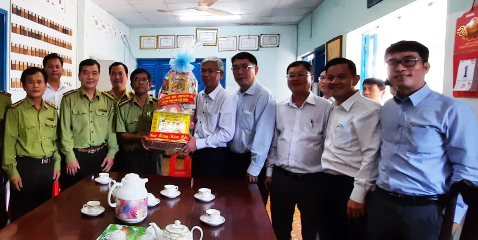 Đoàn lãnh đạo TPHCM thăm, chúc tết các đơn vị     ảnh 2