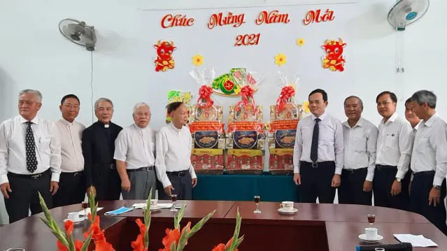 Đoàn lãnh đạo TPHCM thăm, chúc tết các cơ sở tôn giáo ảnh 1