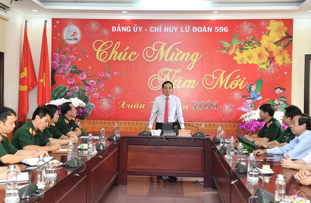 Đoàn lãnh đạo TPHCM thăm, chúc tết các đơn vị quân đội ảnh 3