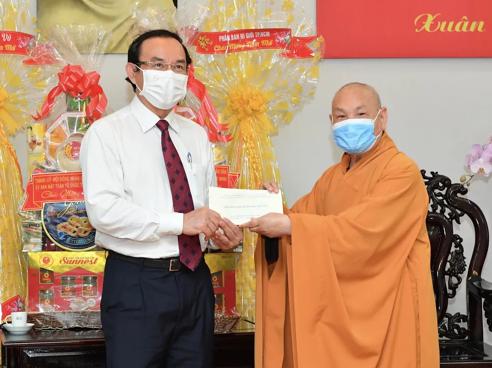 Đoàn lãnh đạo TPHCM thăm, chúc mừng năm mới các vị chức sắc tôn giáo  ảnh 1