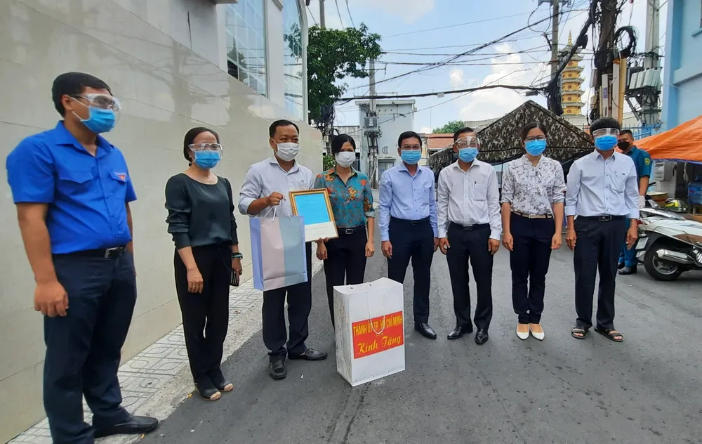 Tri ân những việc làm nghĩa tình của các tổ chức, đơn vị, cá nhân trong công tác phòng, chống dịch Covid-19 ảnh 3