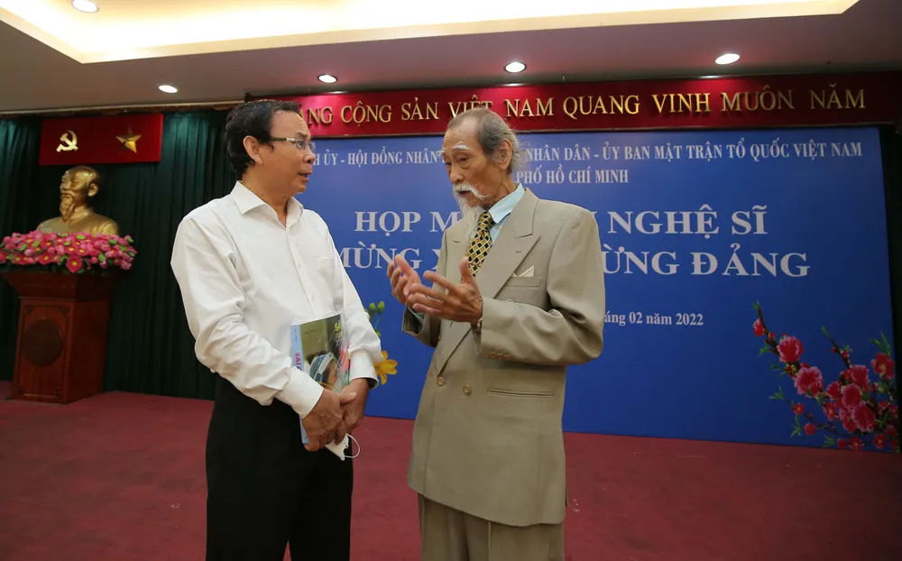 Lãnh đạo TPHCM họp mặt văn nghệ sĩ mừng Xuân, mừng Đảng năm 2022     ảnh 3