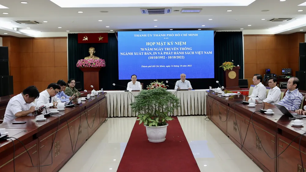 TPHCM họp mặt kỷ niệm 70 năm Ngày truyền thống ngành xuất bản, in và phát hành Việt Nam ảnh 1