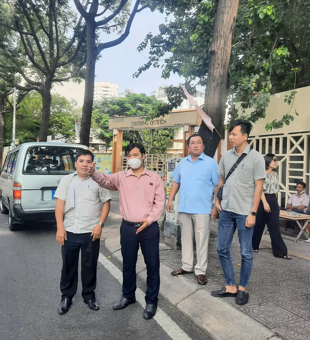 Quận 3 xử lý nhiều vi phạm trong hoạt động quảng cáo ngoài trời ảnh 1