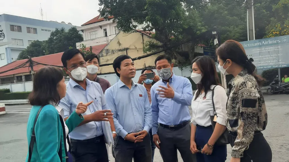 Khó quản lý, xử phạt vi phạm trong hoạt động quảng cáo ngoài trời tại quận Tân Bình    ảnh 5