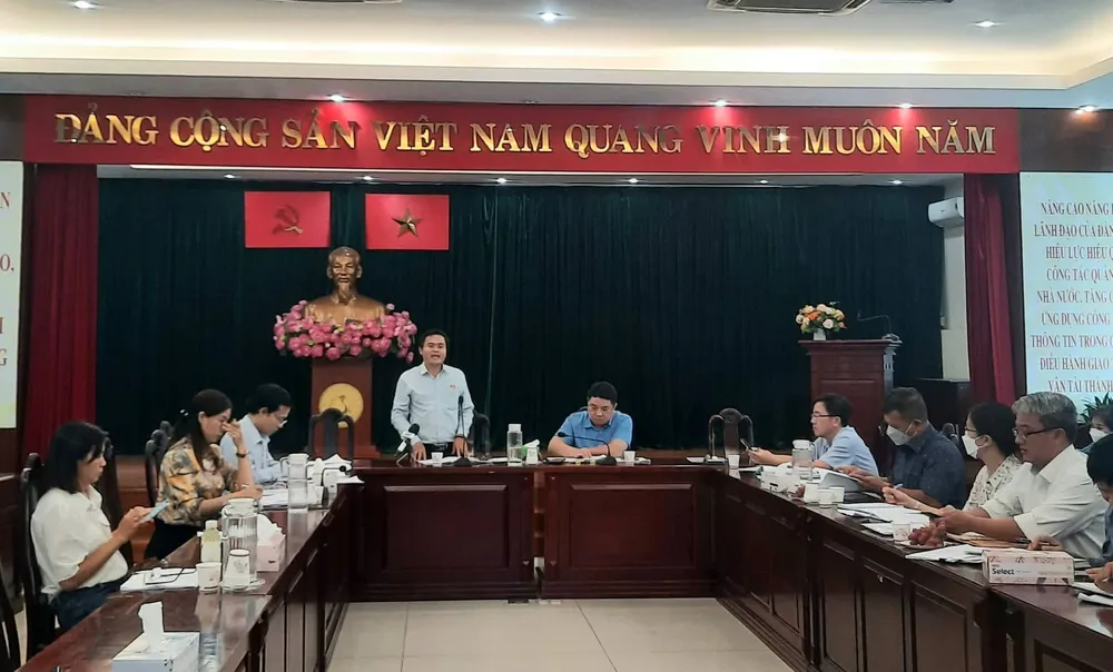 TPHCM: Hàng trăm trụ, bảng quảng cáo ngoài trời không ai quản lý ảnh 2