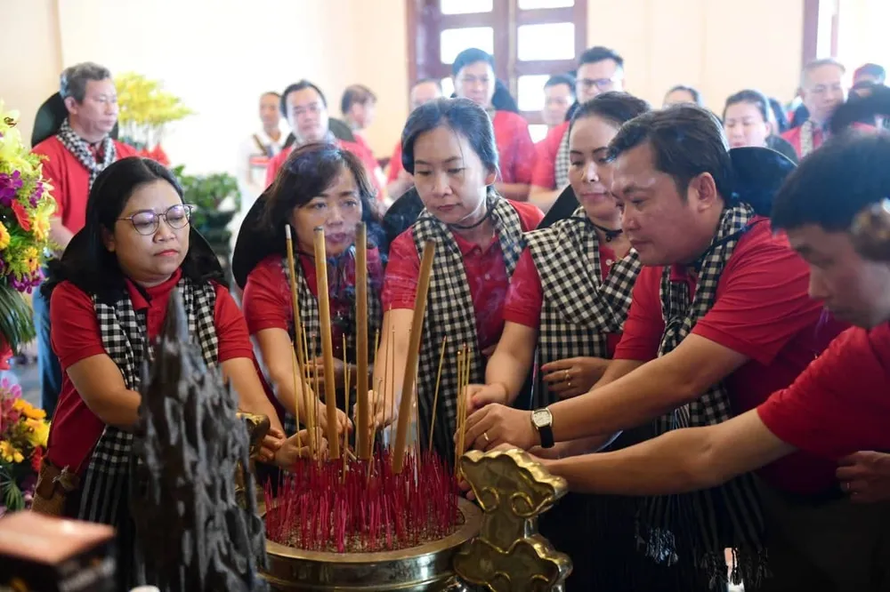 Đoàn cán bộ tuyên giáo, báo chí, xuất bản TPHCM tưởng niệm cố Thủ tướng Võ Văn Kiệt ảnh 2