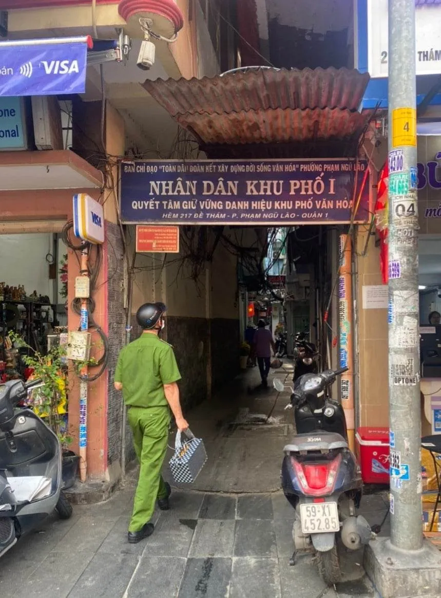 Tới từng ngõ hẻm, hộ dân tuyên truyền qua loa thông tin di động Giám sát tình hình an ninh trật tự trên địa bàn Phố đi bộ Bùi Viện