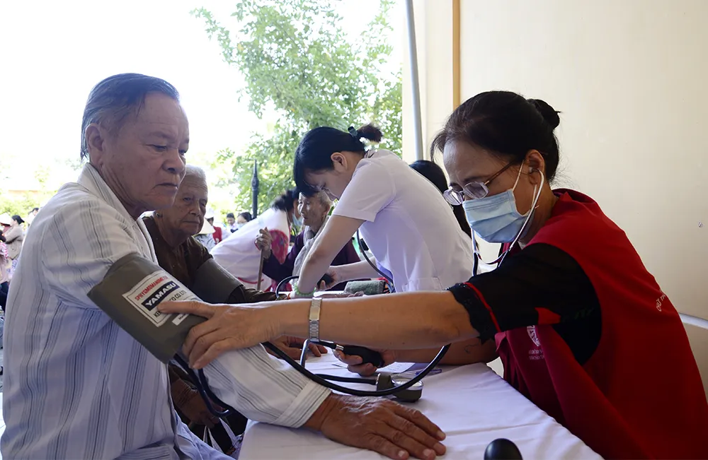 Hội Chữ thập đỏ TPHCM chung sức xây dựng nông thôn mới ảnh 1