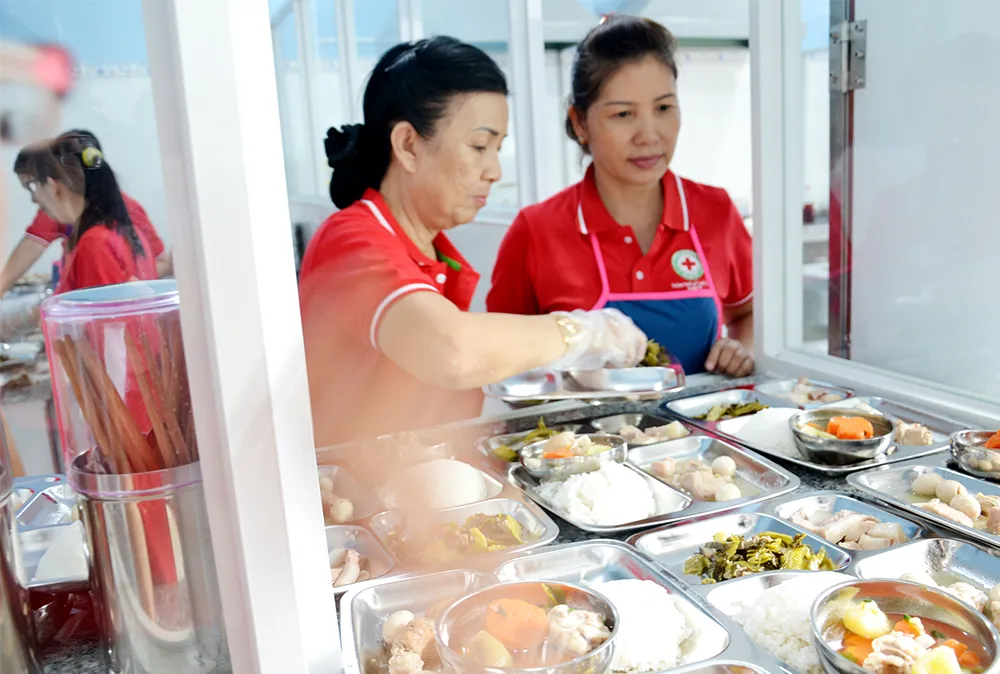 Bếp ăn tình thương cho người nghèo ảnh 1