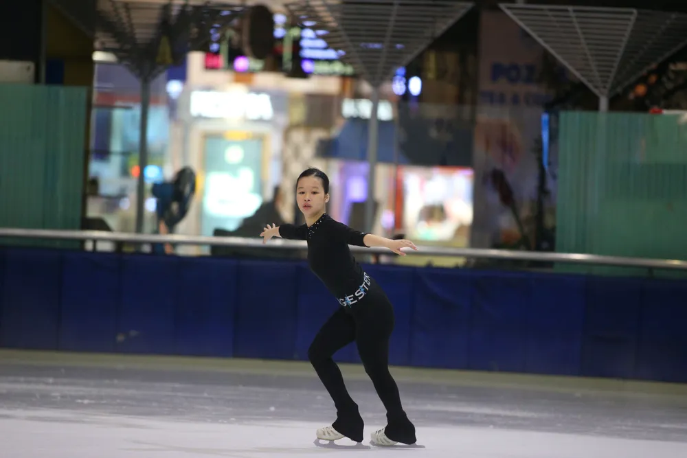 Phía sau ánh hào quang ảnh 2