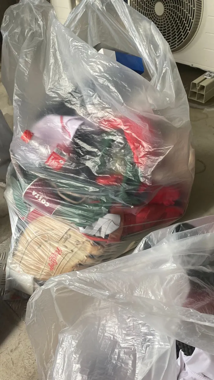 Đội tuyển bóng mềm Mexico ném đồng phục vào thùng rác ảnh 1