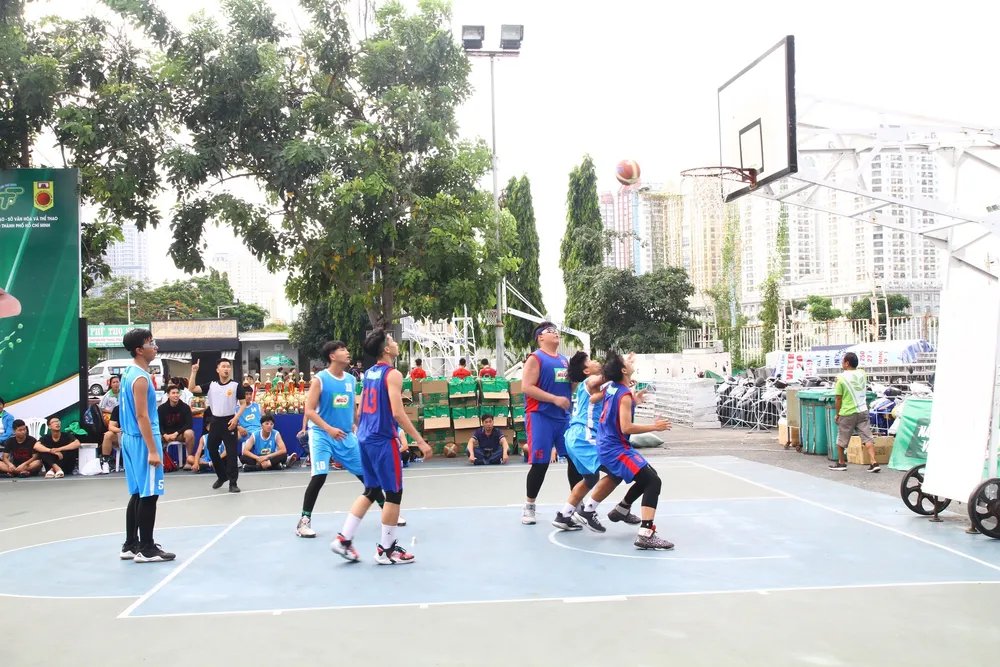 Hơn 100 đội bóng tranh tài tại giải bóng rổ học sinh TPHCM năm 2022 ảnh 3