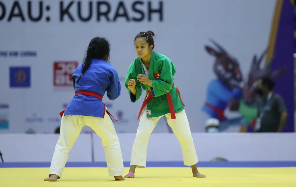 Kurash tạo “cơn mưa Vàng” trong ngày đầu ra quân ảnh 1