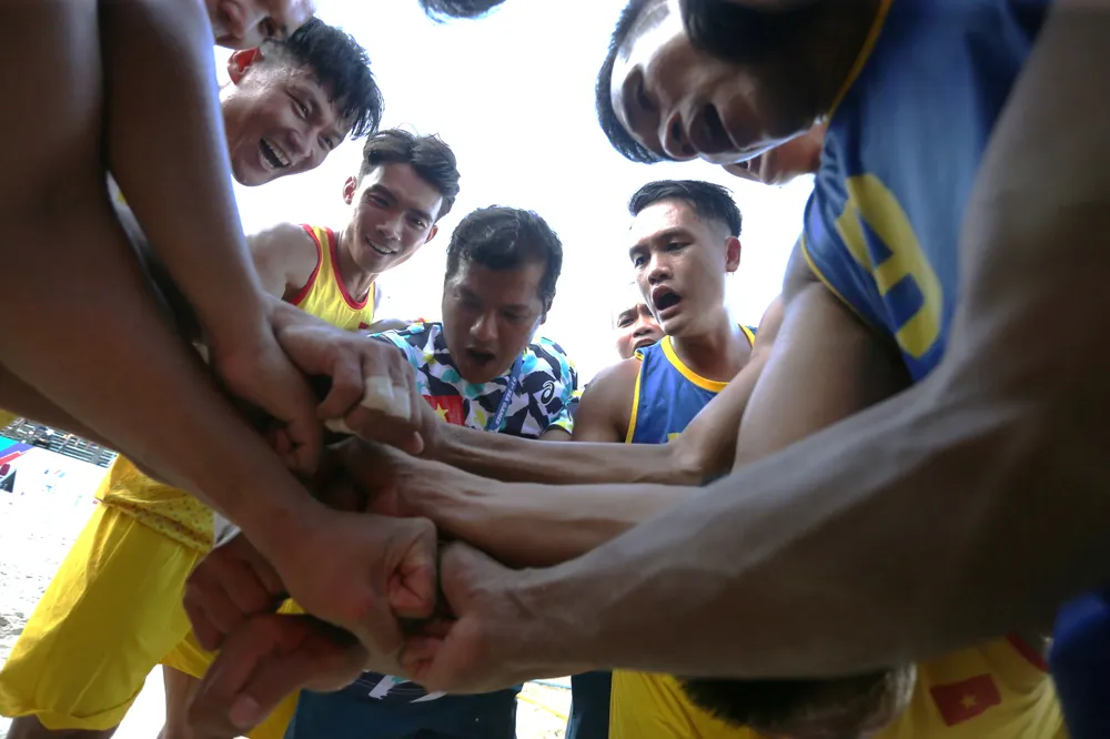 Nối dài mạch toàn thắng, bóng ném bãi biển Việt Nam giành HCV SEA Games 31 ảnh 2