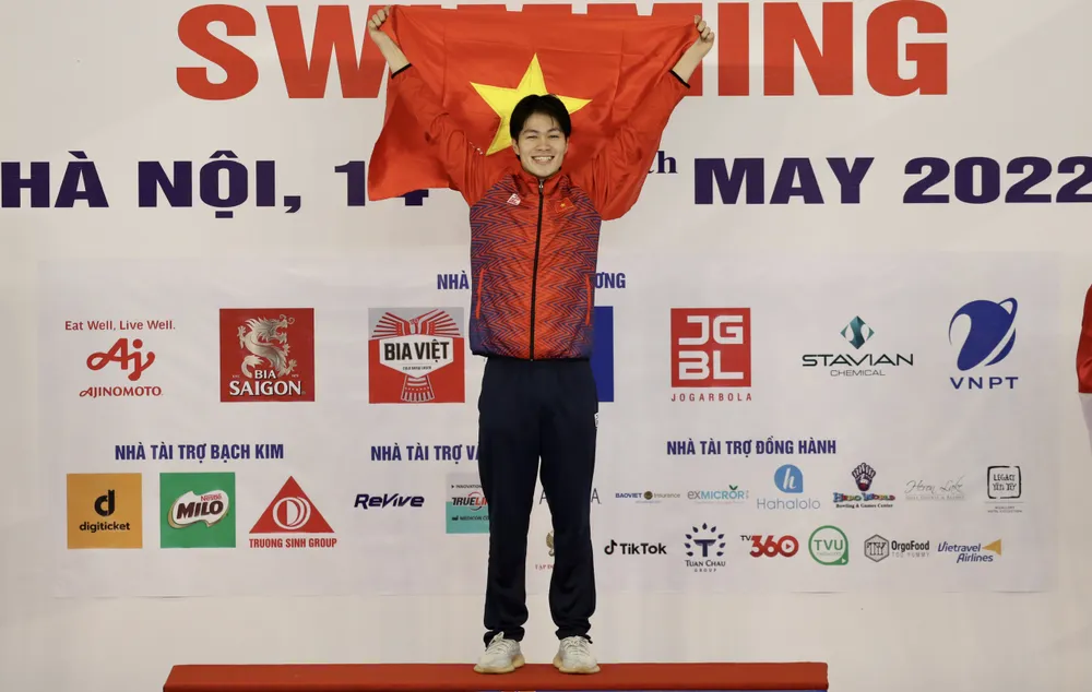 Kình ngư Trần Hưng Nguyên phá kỷ lục SEA Games ở nội dung 400m hỗn hợp. Ảnh: DŨNG PHƯƠNG