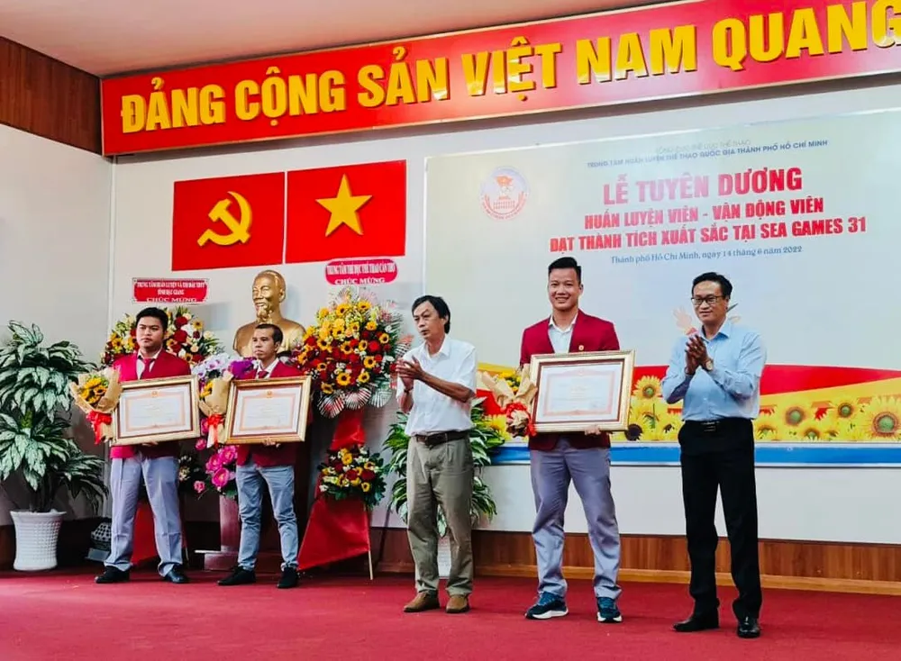 Trung tâm HLTTQG TPHCM: Tuyên dương các HLV, VĐV đạt thành tích tại SEA Games 31 ảnh 1