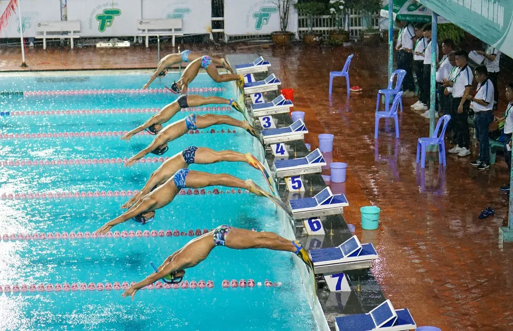 Đại hội TDTT TPHCM 2022 có 11 đơn vị quận, huyện tranh tài ở môn bơi, lặn. Ảnh: HASA