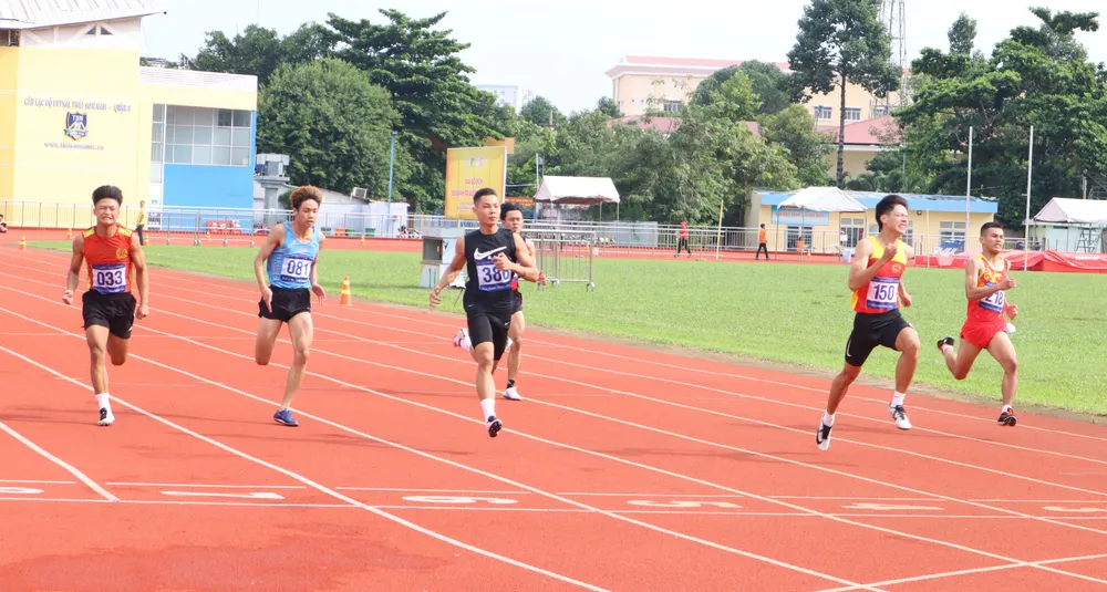 Các VĐV tranh tài ở 48 nội dung, trong đó có 23 nội dung nam, 23 nội dung nữ và 2 nội dung chạy tiếp sức hỗn hợp. Ảnh: NGUYỄN ANH
