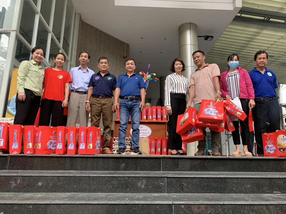 Mang trung thu yêu thương đến trẻ em khó khăn ảnh 1