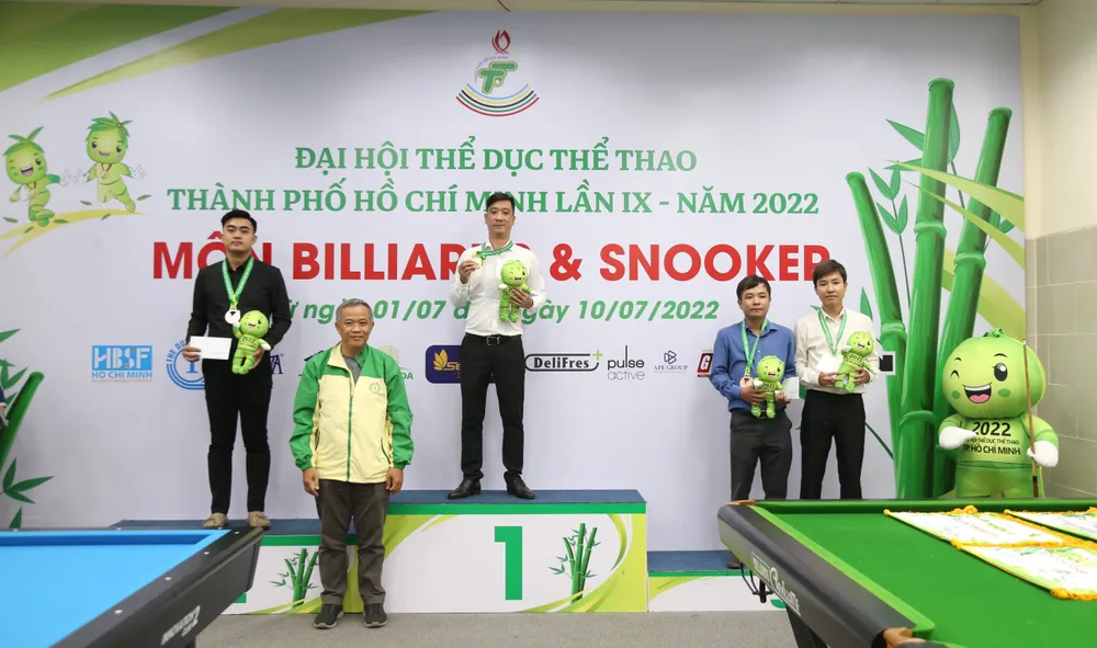 Các cơ thủ của quận 1 chiếm ưu thế ở môn billiards và snooker Đại hội thành phố lần thứ 9. Ảnh: NGUYỄN ANH