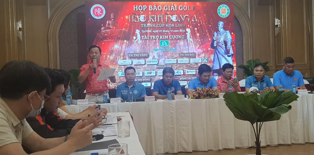 Ban tổ chức chia sẻ các thông tin giải đấu tại buổi họp báo