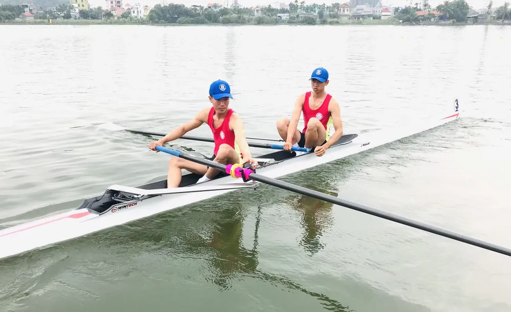 Hoàng Văn Đạt và Võ Đình Phong góp sức vào 2 tấm HCV của đội tuyển rowing TP