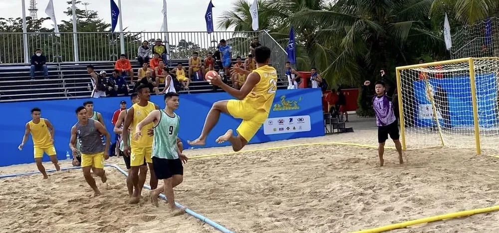 Đội tuyển nam TPHCM (đồng phục vàng) có được 2 chiến thắng khởi đầu tại Đại hội toàn quốc. Ảnh: VHF