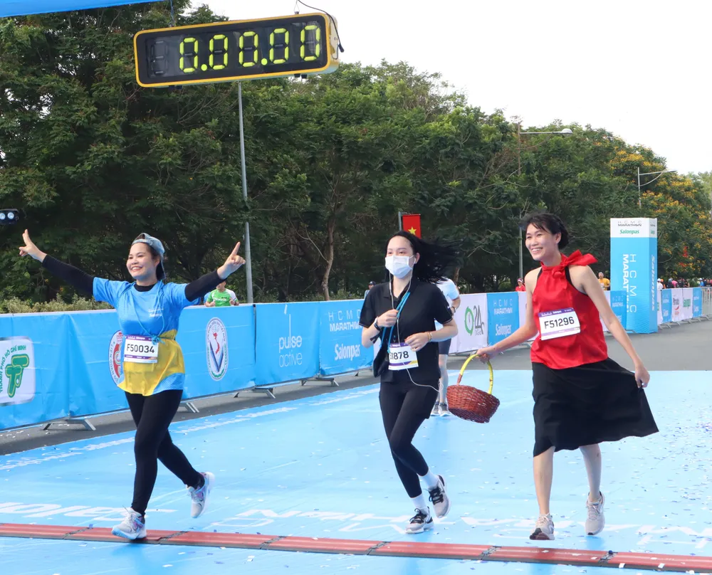 Các "chân chạy" đều hào hứng khi tham gia giải đấu marathon truyền thống tại TPHCM. Ảnh: NGUYỄN ANH