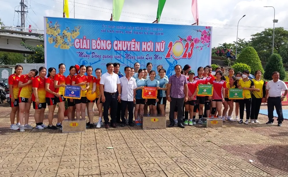 Giải bóng chuyền hơi nữ đã tìm ra gương mặt nhà vô địch