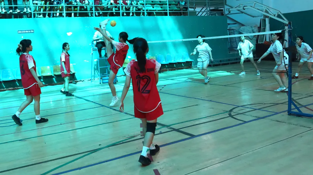 Phong trào luyện tập cầu mây tại các trường học ở TPHCM phát triển khá mạnh, trải dài qua nhiều quận huyện. Ảnh: THANH TÙNG