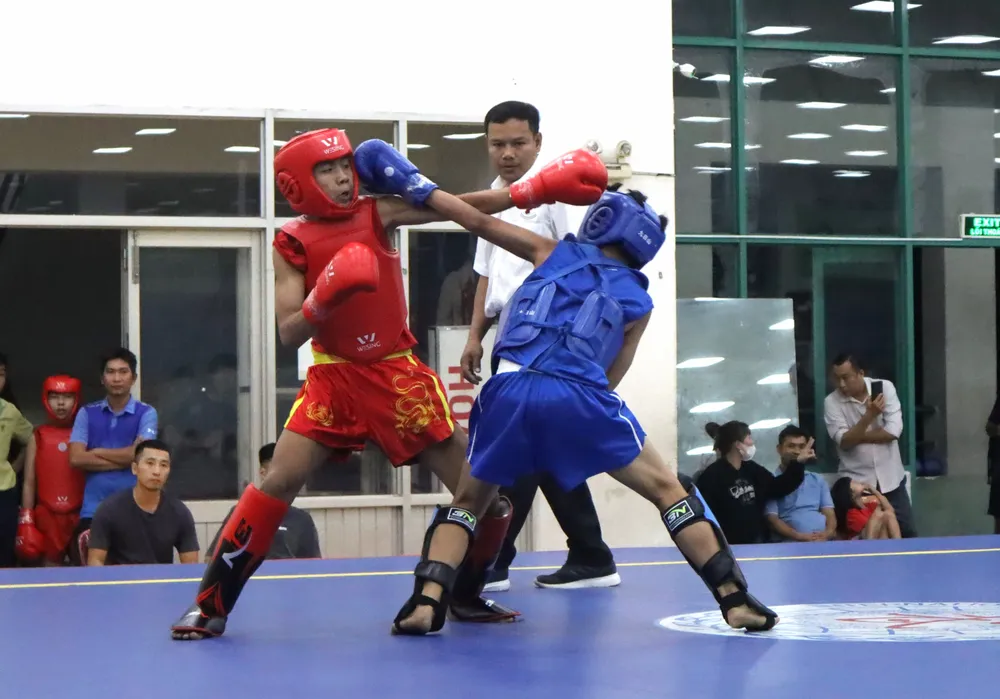 Dù ở lứa tuổi học sinh, nhưng các tuyển thủ nắm rõ các kỹ thuật để ghi điểm trong trận đấu. Ảnh: THANH TÙNG Dù ở lứa tuổi học sinh, nhưng các tuyển thủ nắm rõ các kỹ thuật để ghi điểm trong trận đấu. Ảnh: THANH TÙNG