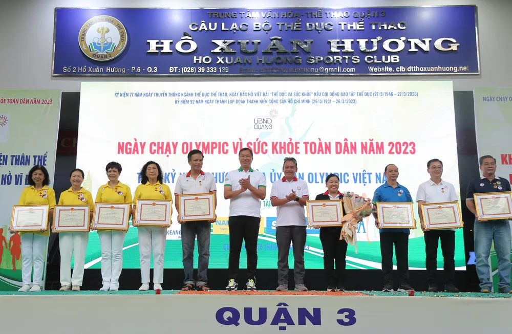 Các cá nhân nhận kỷ niệm chương của Uỷ ban Olympic Việt Nam