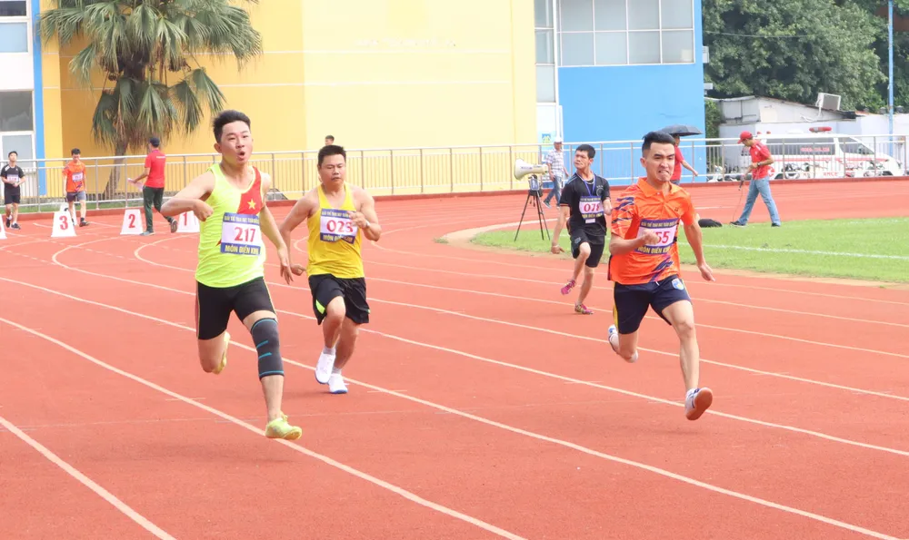 Các tuyển thủ nỗ lực hoàn thành đường đua của mình. Ảnh: THANH TÙNG Các tuyển thủ nỗ lực hoàn thành đường đua của mình. Ảnh: THANH TÙNG