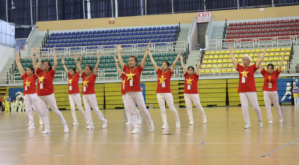 Các bài thi đấu được chuẩn bị kỹ lưỡng, phù hợp với đối tượng người trung niên, cao tuổi. Ảnh: THANH TÙNG