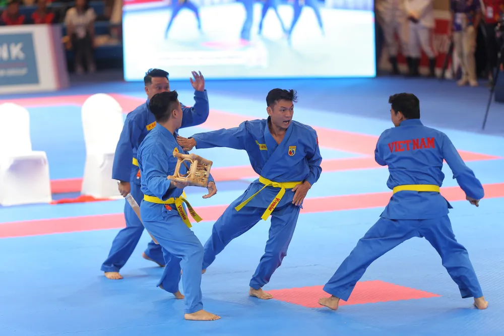 Phần trình diễn ấn tượng của các tuyển thủ Vovinam TPHCM tại SEA Games 32. Ảnh: DŨNG PHƯƠNG