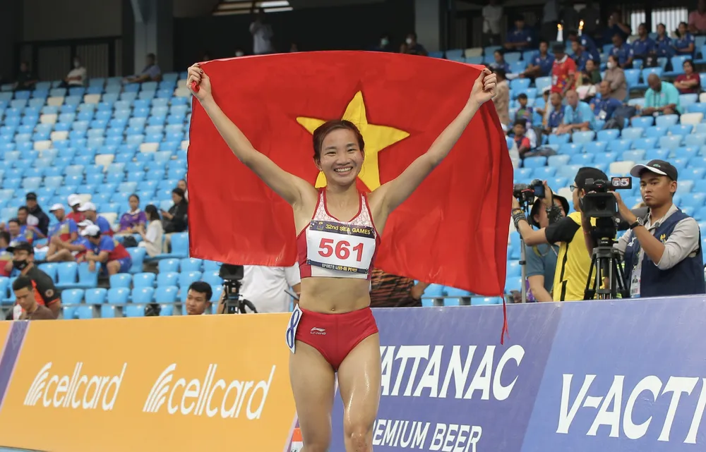 Nguyễn Thị Oanh mang về tấm HCV cá nhân thứ 4 tại SEA Games 32. Ảnh: DŨNG PHƯƠNG