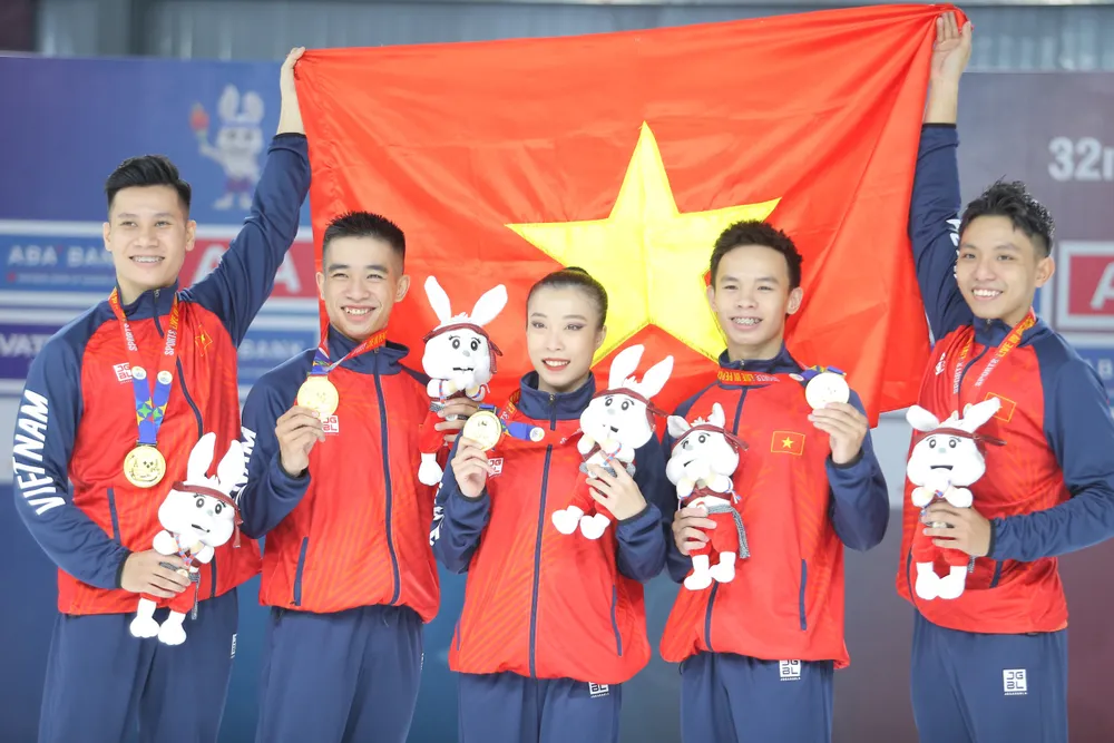 Sau HCV tại Cúp thế giới hồi tháng 4, nhóm 5 người tiếp tục giành chiến thắng tại SEA Games 32. Ảnh: DŨNG PHƯƠNG