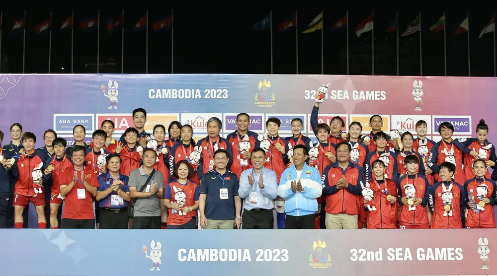 Đội tuyển bóng đá nữ Việt Nam giành HCV SEA Games thứ 4 liên tiếp. Ảnh: DŨNG PHƯƠNG