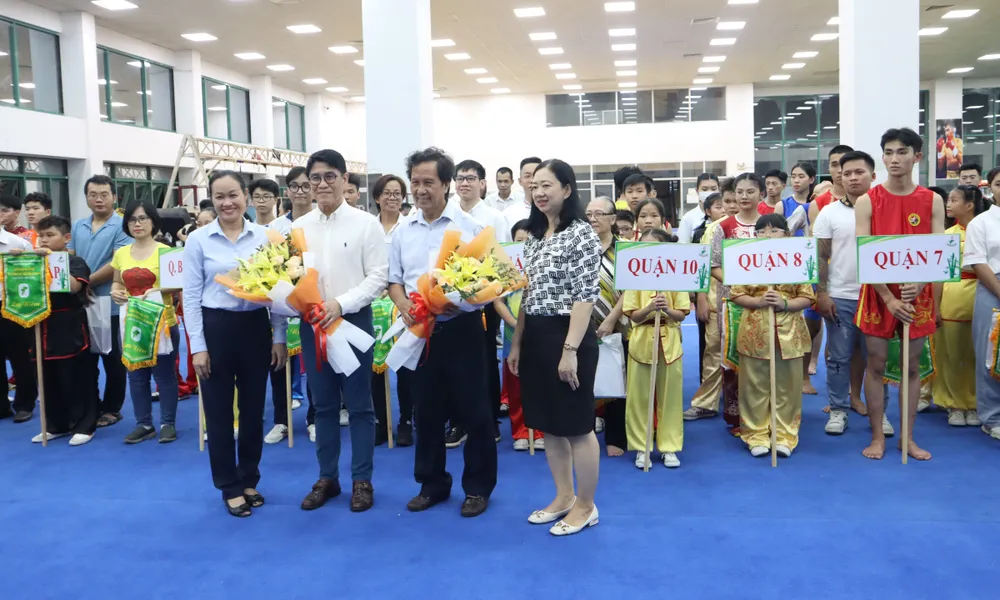 Các đơn vị tài trợ như Công ty nước uống tinh khiết Sapuwa, Trung tâm nha khoa quốc tế Hồng Lạc luôn đồng hành cùng hành trình phát triển của wushu TPHCM trong suốt thời gian qua. Ảnh: THANH TÙNG