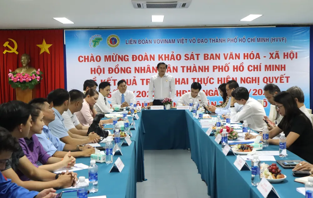 Trưởng Ban VH-XH HĐND TPHCM Cao Thanh Bình phát biểu tại buổi làm việc. Ảnh: THANH TÙNG