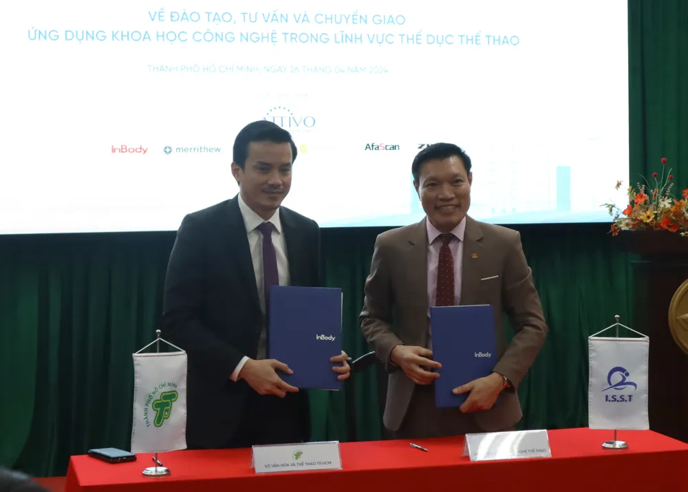 Ký kết hợp tác giữa Sở VH-TT TPHCM và Viện Khoa học công nghệ thể thao. Ảnh: THANH TÙNG 