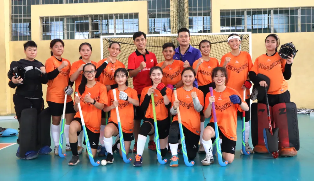 Đội tuyển hockey nữ Việt Nam quyết tâm cho lần đầu tranh tài quốc tế. Ảnh: THANH TÙNG