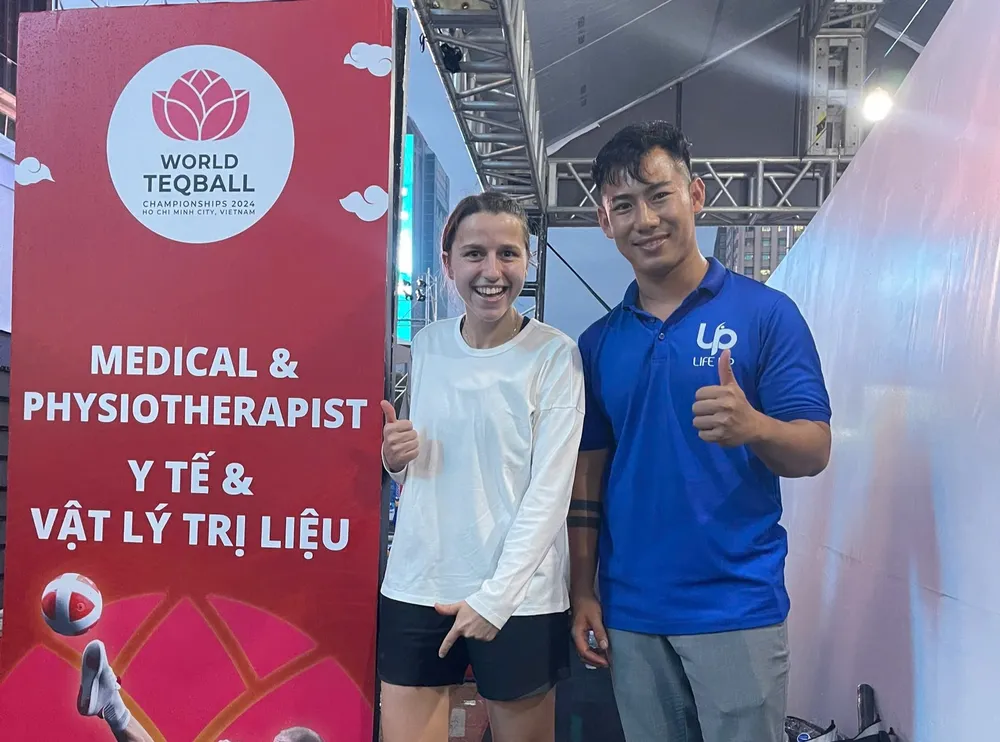 VĐV hào hứng với khu vực y tế và vật lý trị liệu. Ảnh: DŨNG PHƯƠNG 