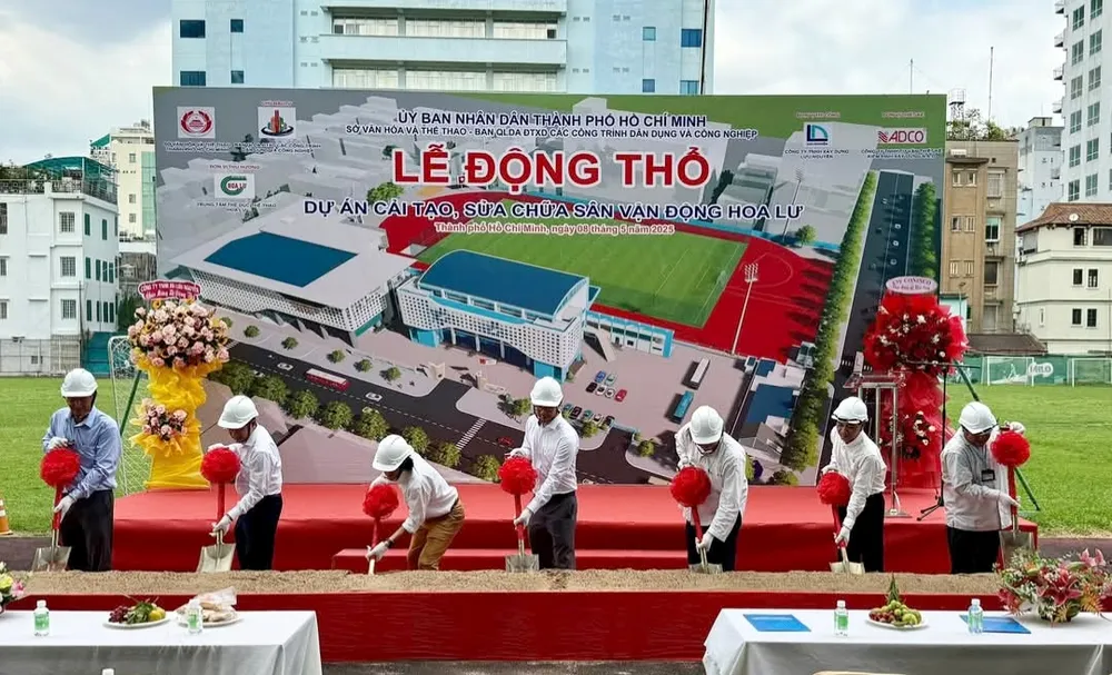 Các lãnh đạo thực hiện nghi thức khởi công dự án sân vận động Hoa Lư 