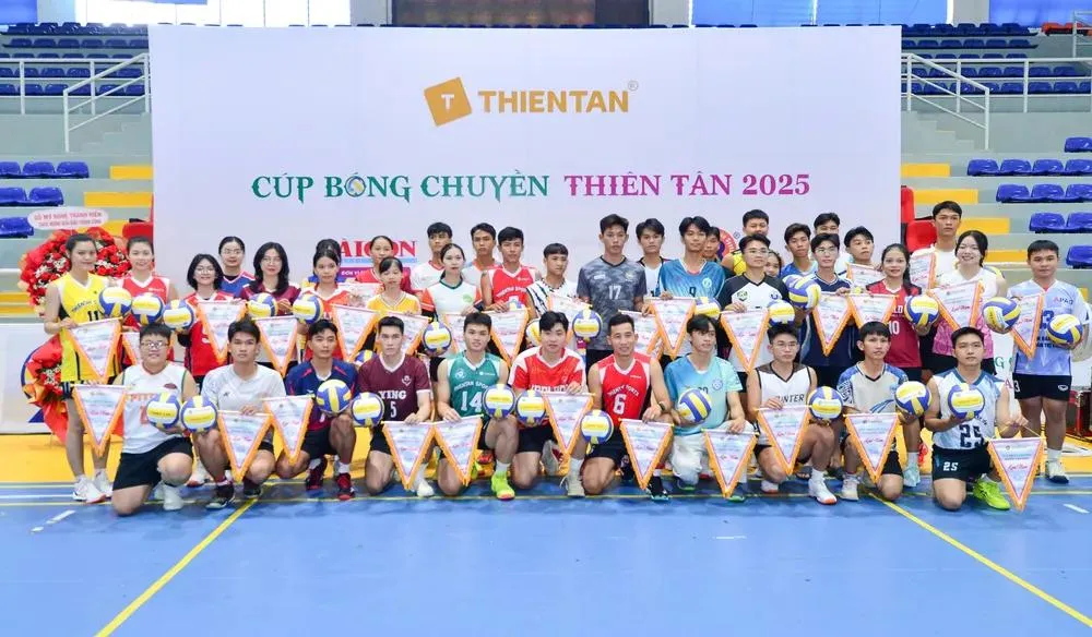 Các giải bóng chuyền do Thiên Tân tổ chức luôn thu hút nhiều sự quan tâm của các đội bóng sinh viên, thanh niên, bán chuyên. Ảnh: DŨNG PHƯƠNG 